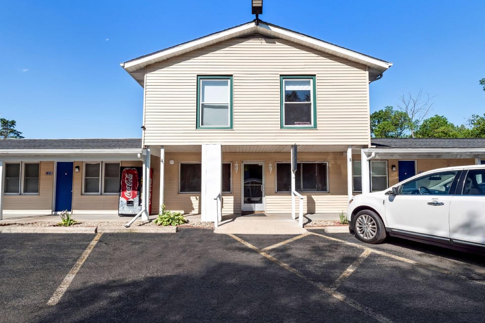 Americas Best Value Inn Jonesville Hillsdale Motel in Jonesville