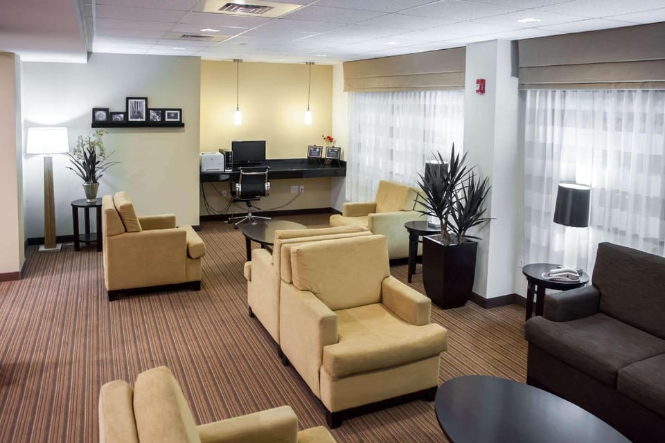Sleep Inn & Suites Indoor Waterpark Hotel in Liberty