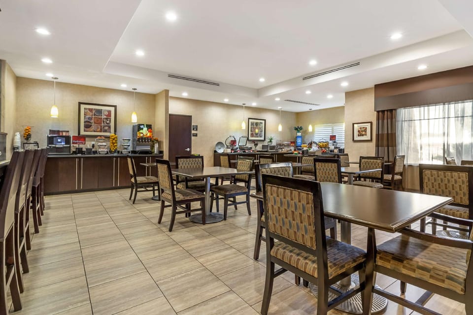 Best Western Plus Lytle Inn & Suites Hotel in Lytle