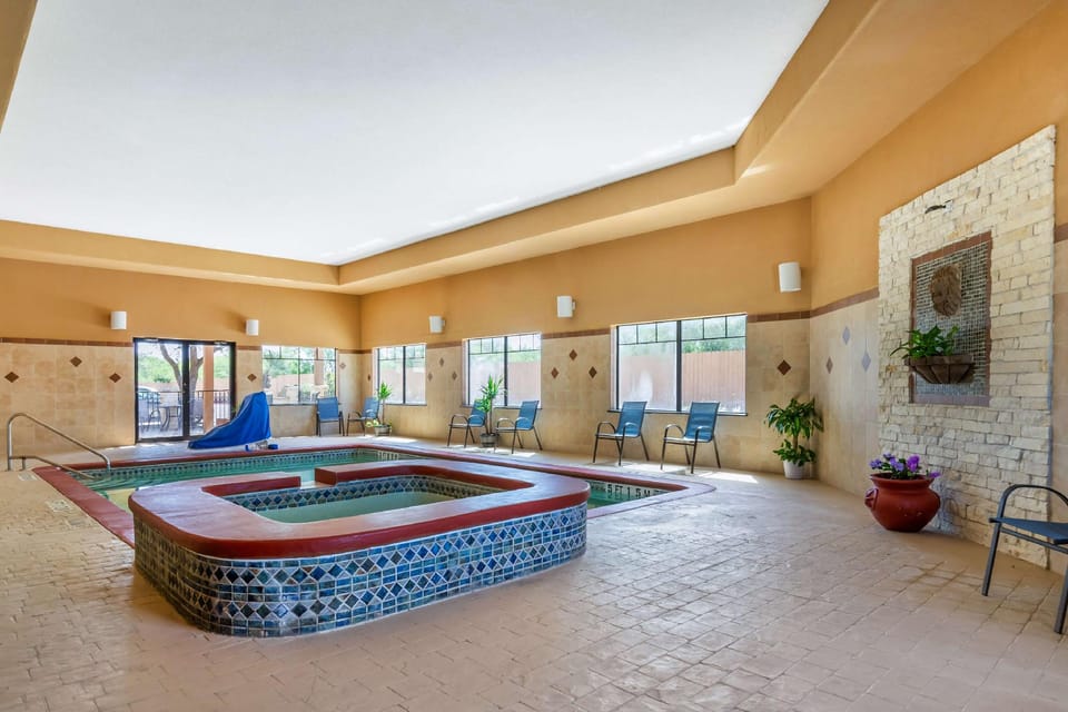 Best Western Plus Lytle Inn & Suites Hotel in Lytle