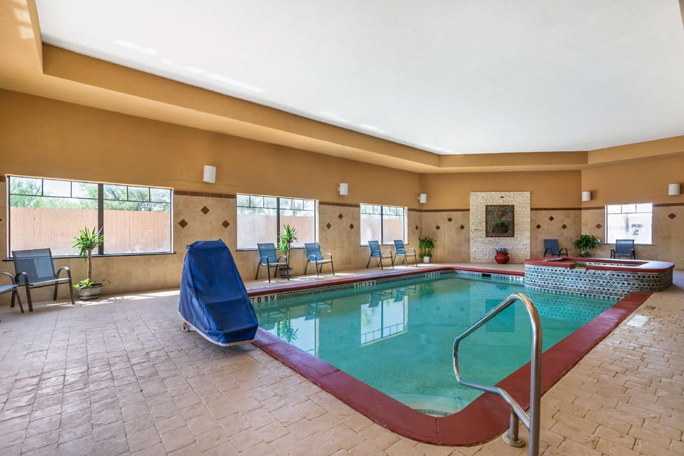 Best Western Plus Lytle Inn & Suites Hotel in Lytle