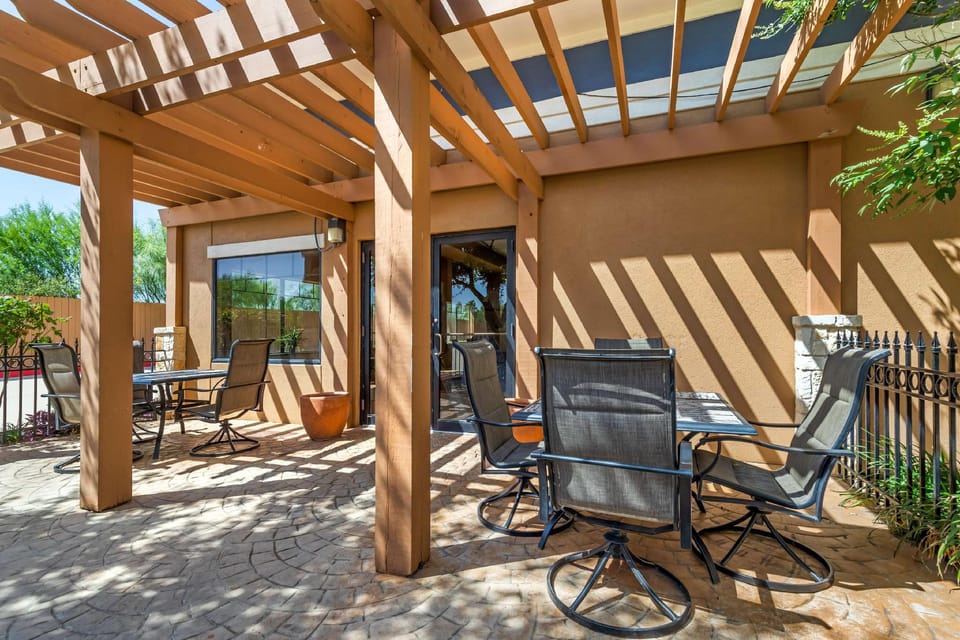 Best Western Plus Lytle Inn & Suites Hotel in Lytle