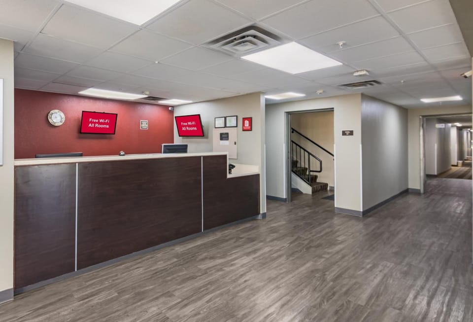 Red Roof Inn & Suites Austin East - Manor Hotel in Rio Grande