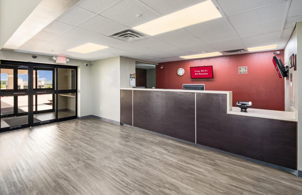Red Roof Inn & Suites Austin East - Manor Hotel in Rio Grande