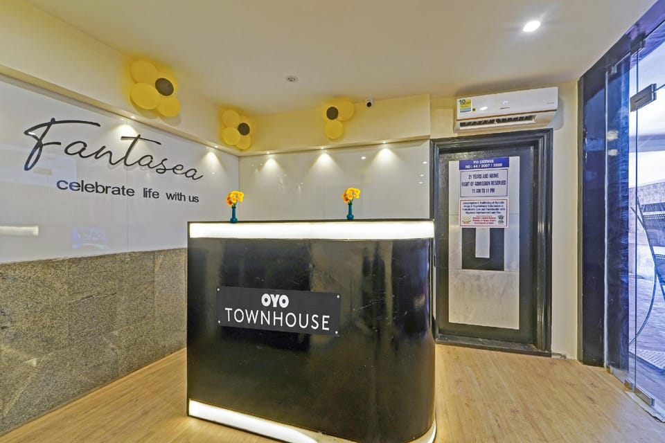 Super Townhouse Fantasea Hotels Near OMR Hotel in Chennai