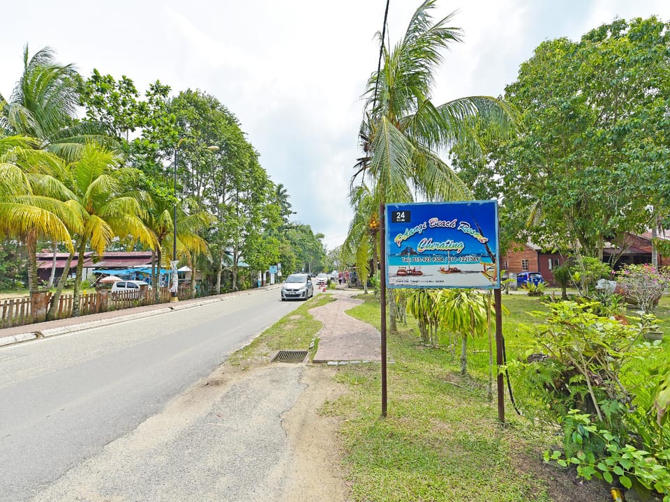 OYO 90595 Pelangi Beach Resort Cherating Hotel in Terengganu, Malaysia