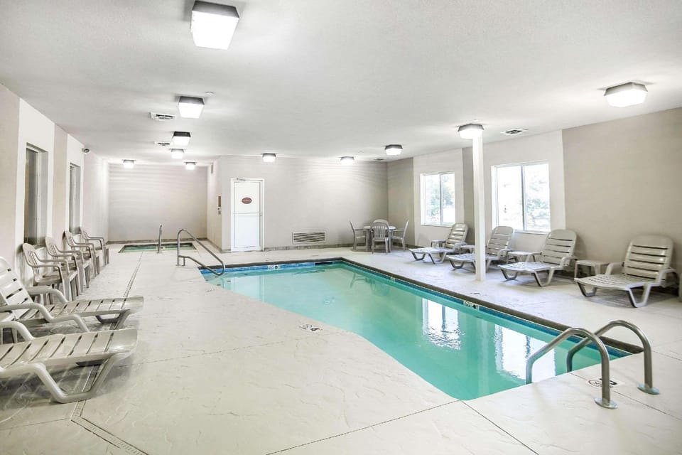 Quality Inn Parsons North Hotel in Ozark Mountains