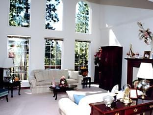 River Cove Elegant Waterfront Bed & Breakfast Hotel in Post Falls