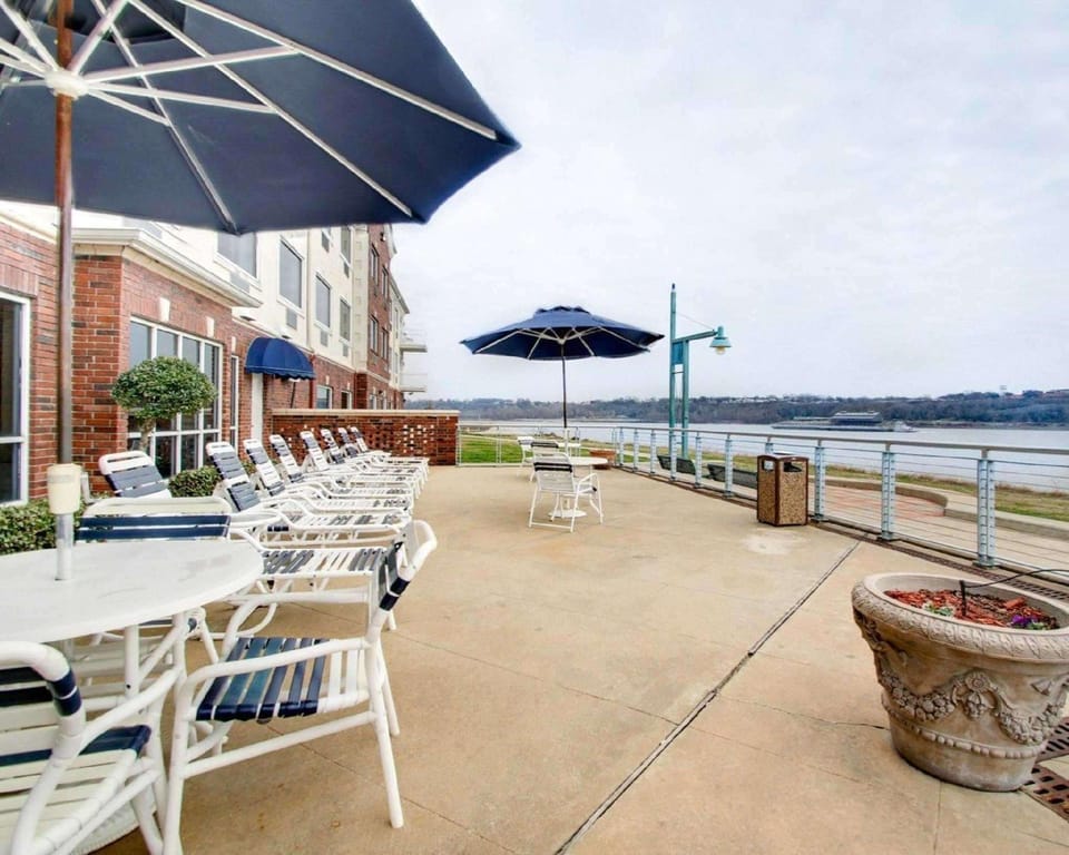 Clarion Suites Vidalia Riverfront Hotel in Natchez