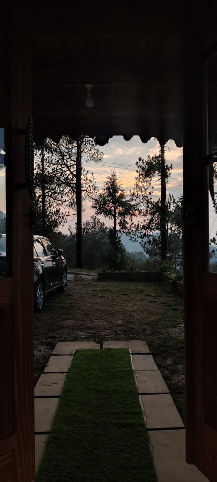 Elphinstone Inn Inn in Uttarakhand