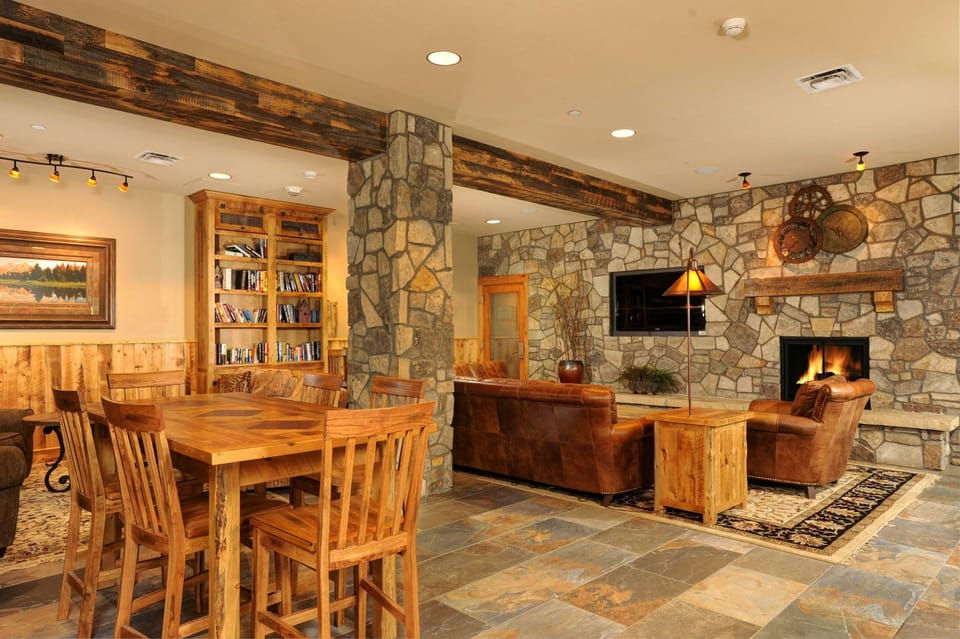 Jackpine & Black Bear Lodge Hotel in Keystone