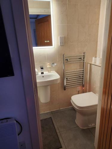 Crosskeys Edinburgh Hotel in Edinburgh
