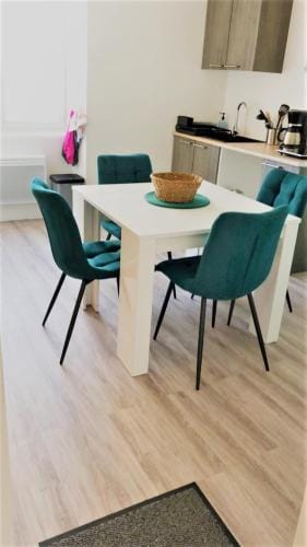 Appartement 4 personnes vue mer a Santec au pied de la plage du Dossen Hotel in Santec