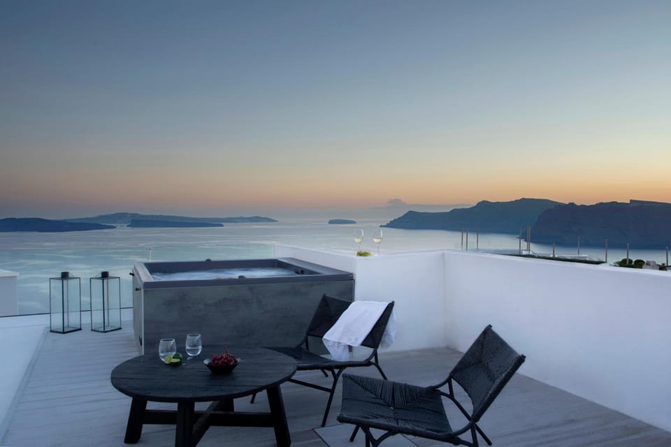 ArmonOia Suites Hotel in Oia