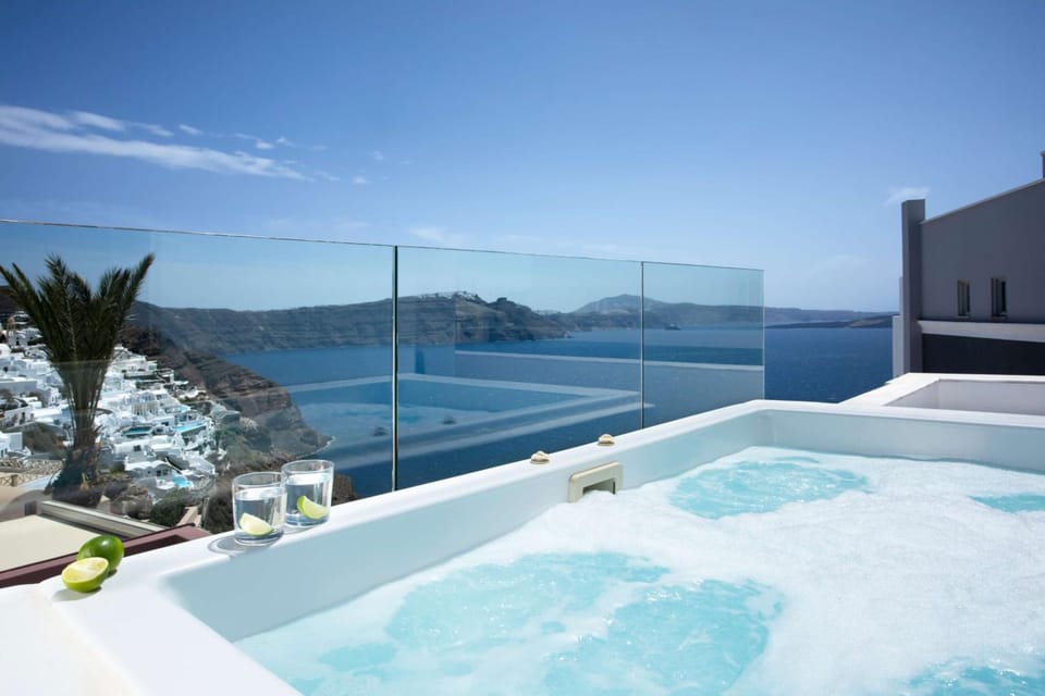 ArmonOia Suites Hotel in Oia