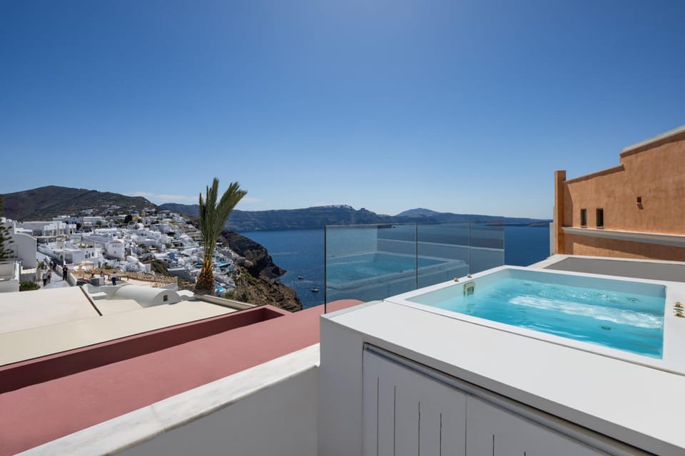 ArmonOia Suites Hotel in Oia