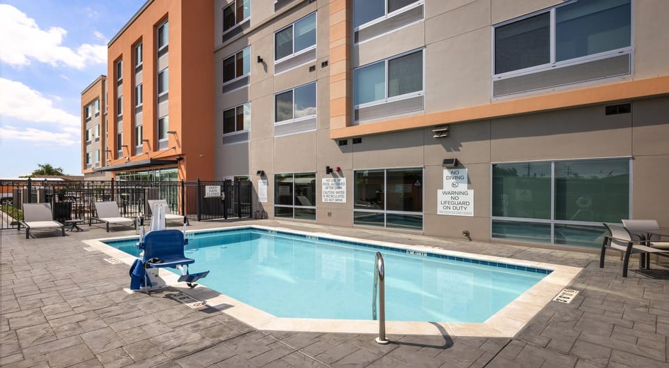 Holiday Inn Express And Suites Hawaiian Gardens By IHG Hotel in Hawaiian Gardens