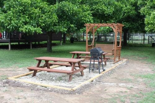 Double U Barr Ranch - Cowboy Cabin Hotel in Rio Grande
