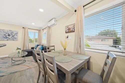 Bright & Cozy Getaway ☼ 10min to Downtown LA ☼ Pkg Hotel in Alhambra