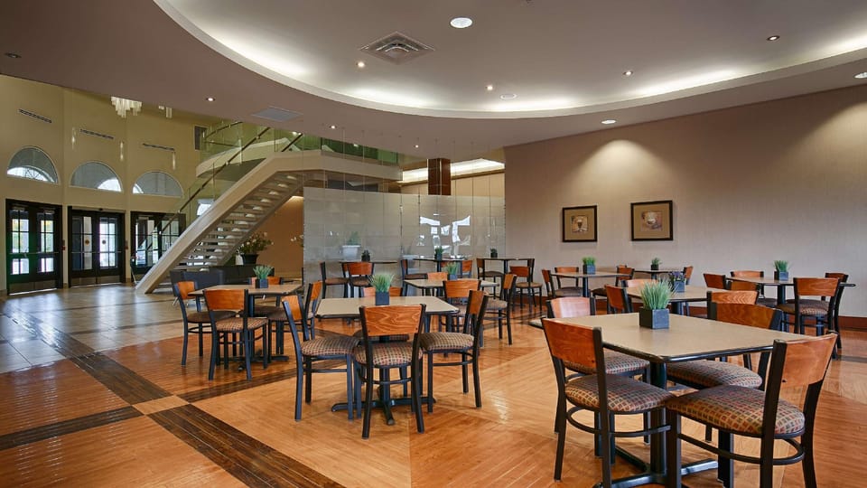 Best Western Plus Orangeville Inn & Suites Hotel in Orangeville