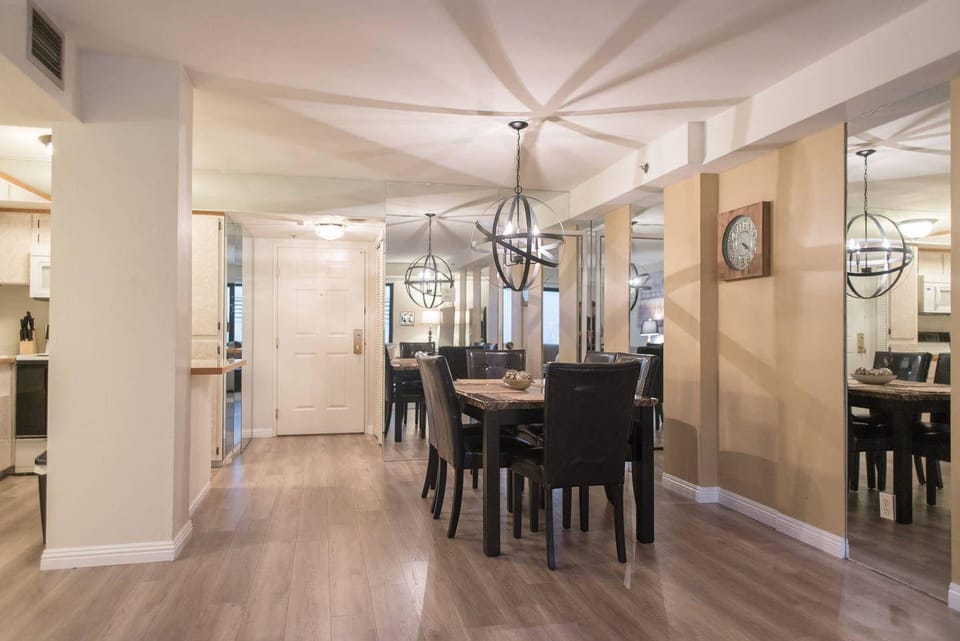 Stay Together Suites 2BD2B Apartment Hotel in Las Vegas Strip