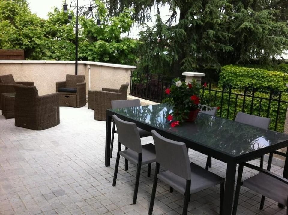 Le Clos Feuillat Hotel in Villeurbanne