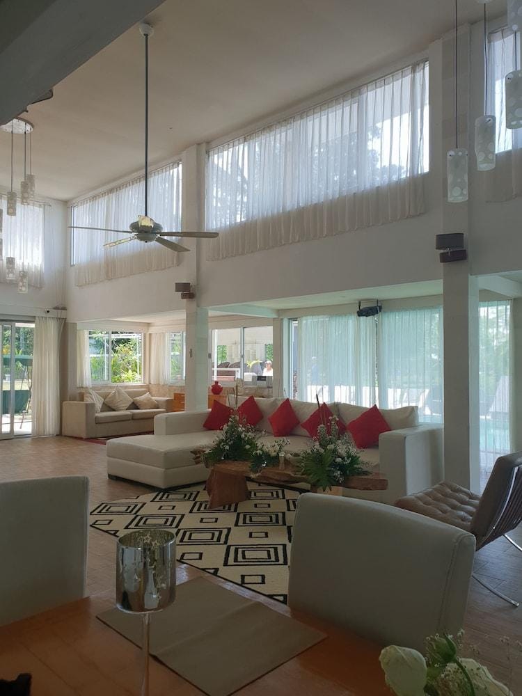 Villa Hati Indah Hotel in Marga