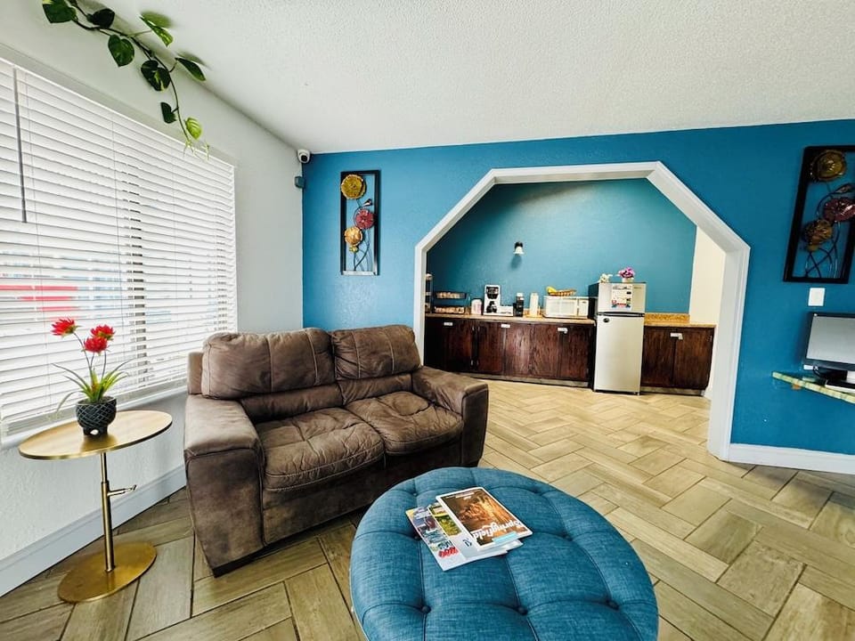 Ozark Inn & Suites Hotel in Osage Beach