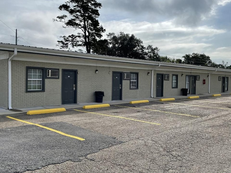Economy Inn Hotel in Gonzales
