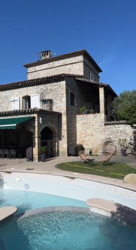 GITE DE LA CAPPELLA - CHAMBRE D'HOTES A VOLTA Hotel in Provence-Alpes-Côte d'Azur