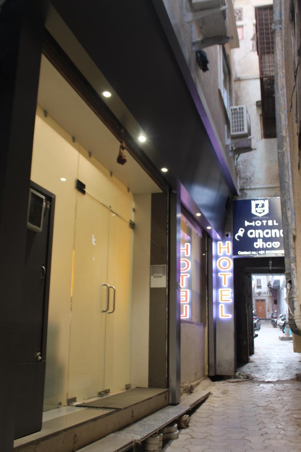 Hotel Shri Anand Dham 100 M from Shrinathji Temple Hotel in Rajasthan