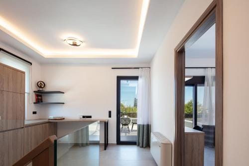 Sunnyside Villas, Just Steps to the Beach & Restaurants, By ThinkVilla Hotel in Crete