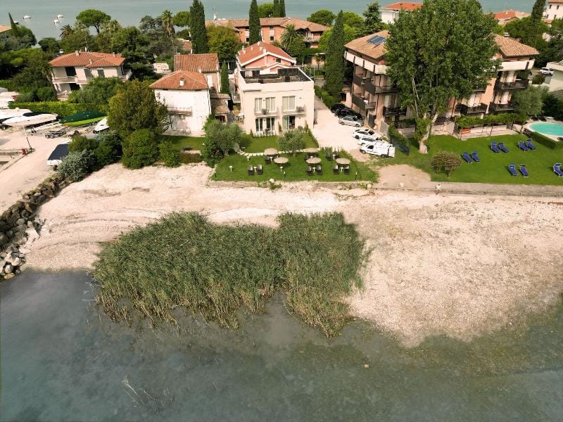 Smeraldo dip Villa Canneto Hotel in Sirmione