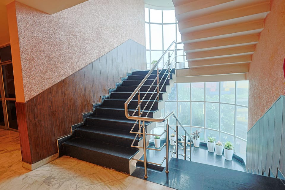 The Leaf Hotel Hotel in Lucknow