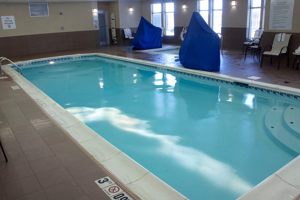 Holiday Inn Express & Suites Youngstown West I 80 By IHG Hotel in Mineral Ridge