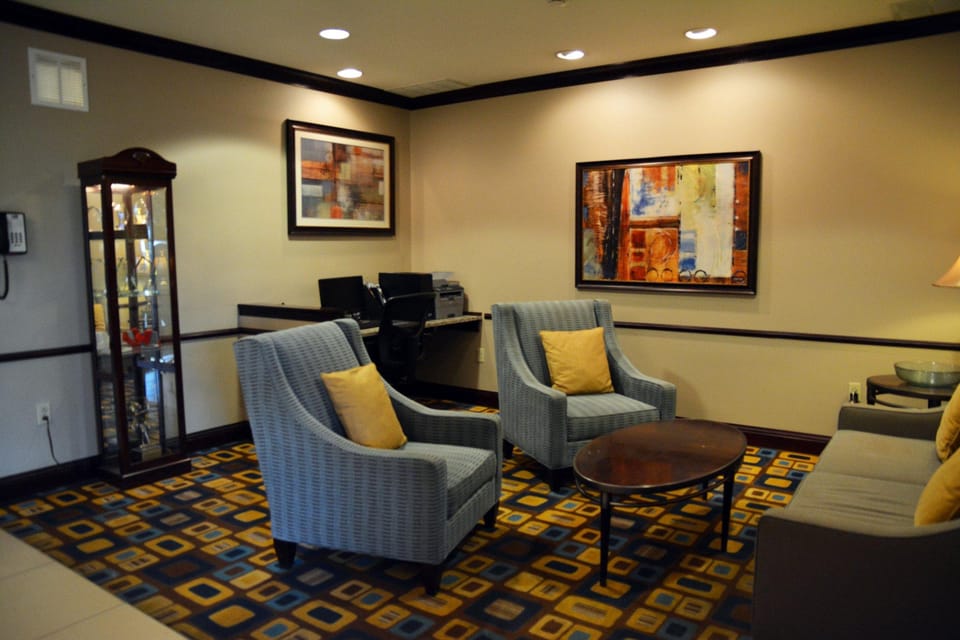 Holiday Inn Express & Suites Youngstown West I 80 By IHG Hotel in Mineral Ridge