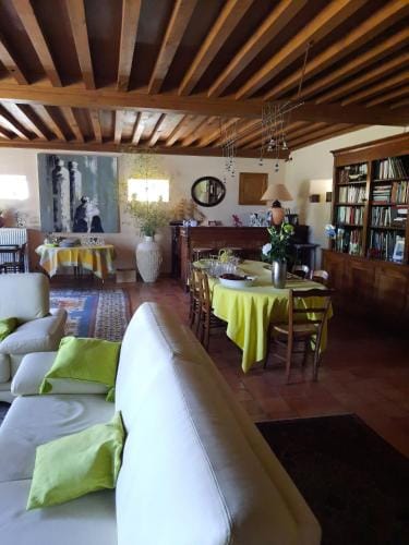 Chambres d'hotes Le Moulin Juste Ambierle - Loire Hotel in Auvergne-Rhône-Alpes