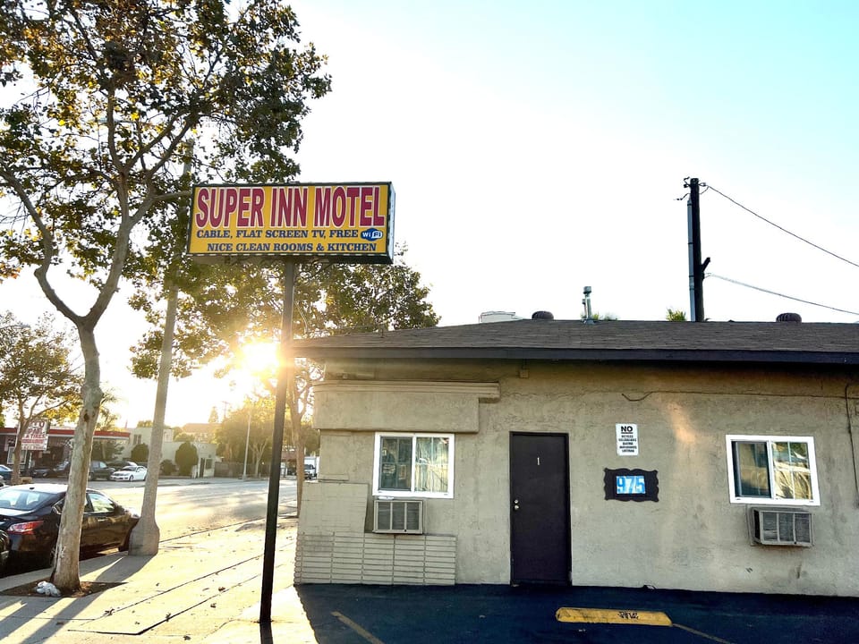 Super Inn Motel in Pomona