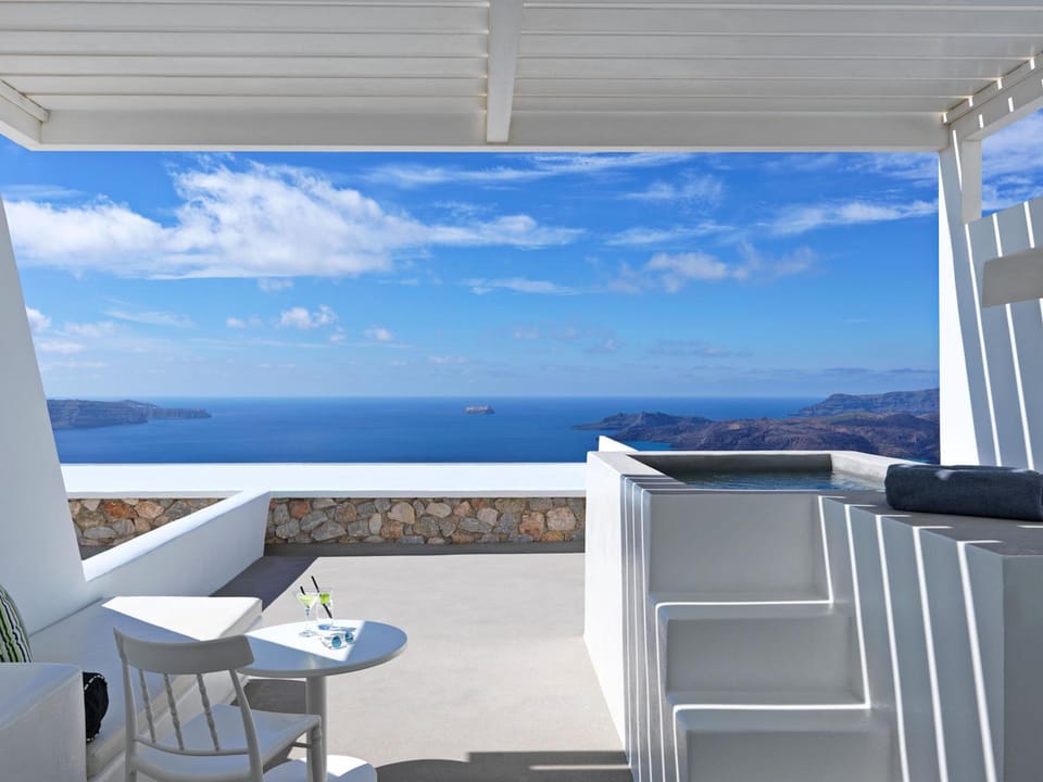Caldera's Lilium Villas Hotel in Mesaria