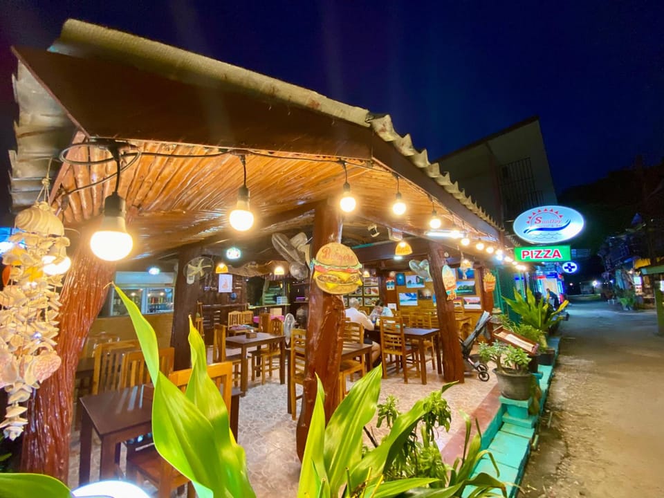 Phi Phi Ba Kao Bay Resort Hotel in Krabi Changwat