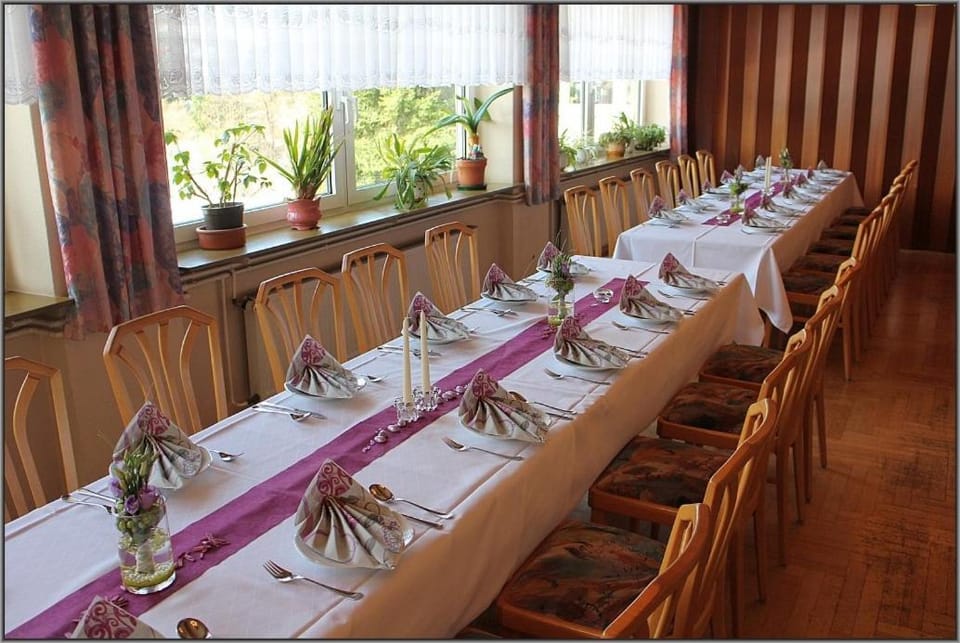 Gasthaus Zum Hohenstein Inn in Hesse