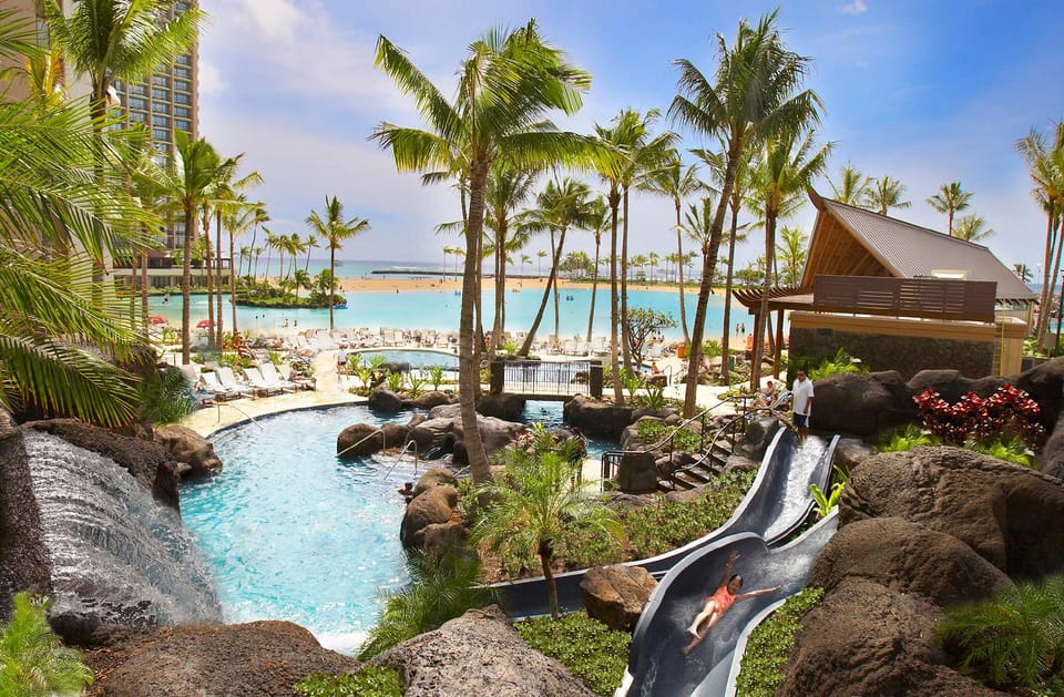 Swimming pool [outdoor]