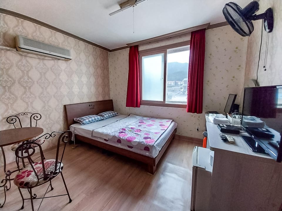 Uljin Baekam Orange Motel in South Korea