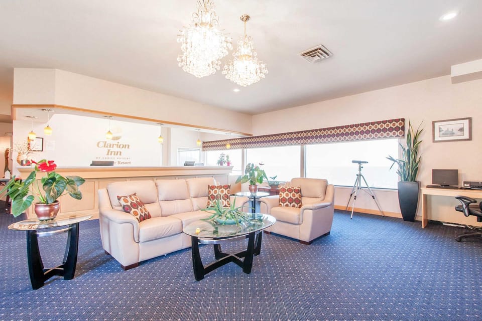 Clarion Inn Surfrider Resort Hotel in Lincoln Beach