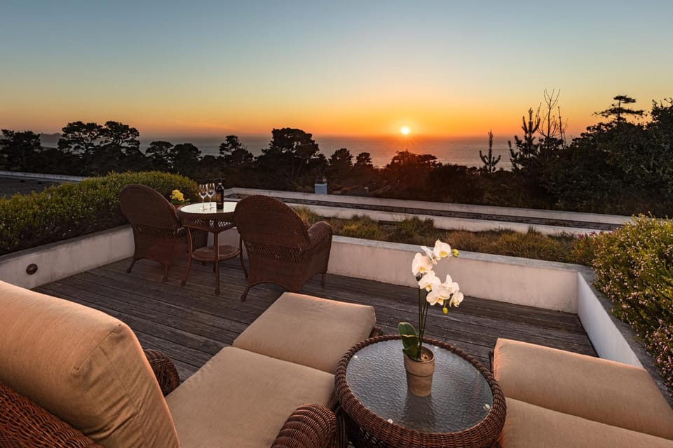 Tally Ho Inn Hotel in Carmel by the Sea