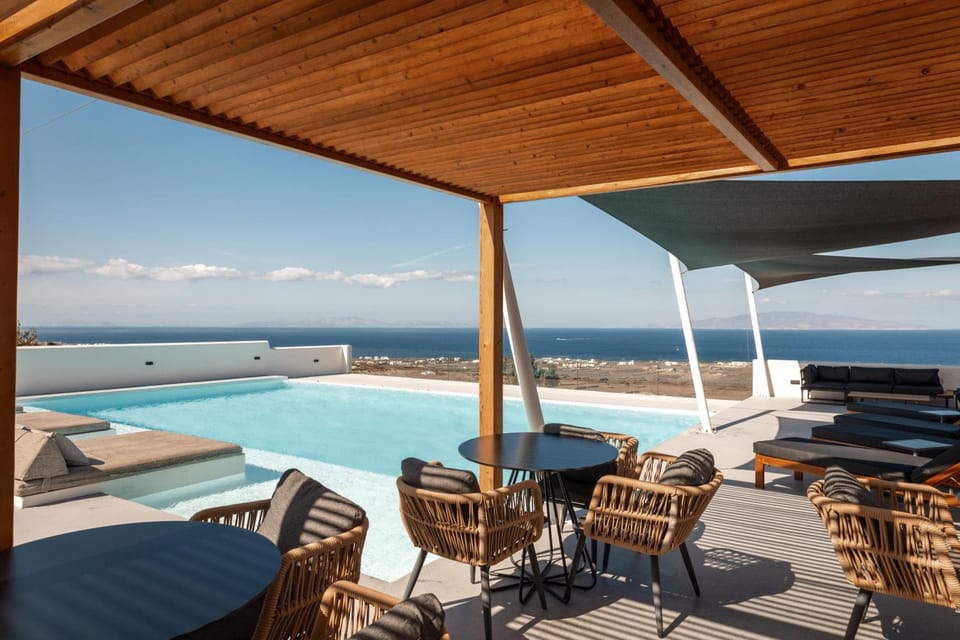 North Wind Luxury Suites Hotel in Oia