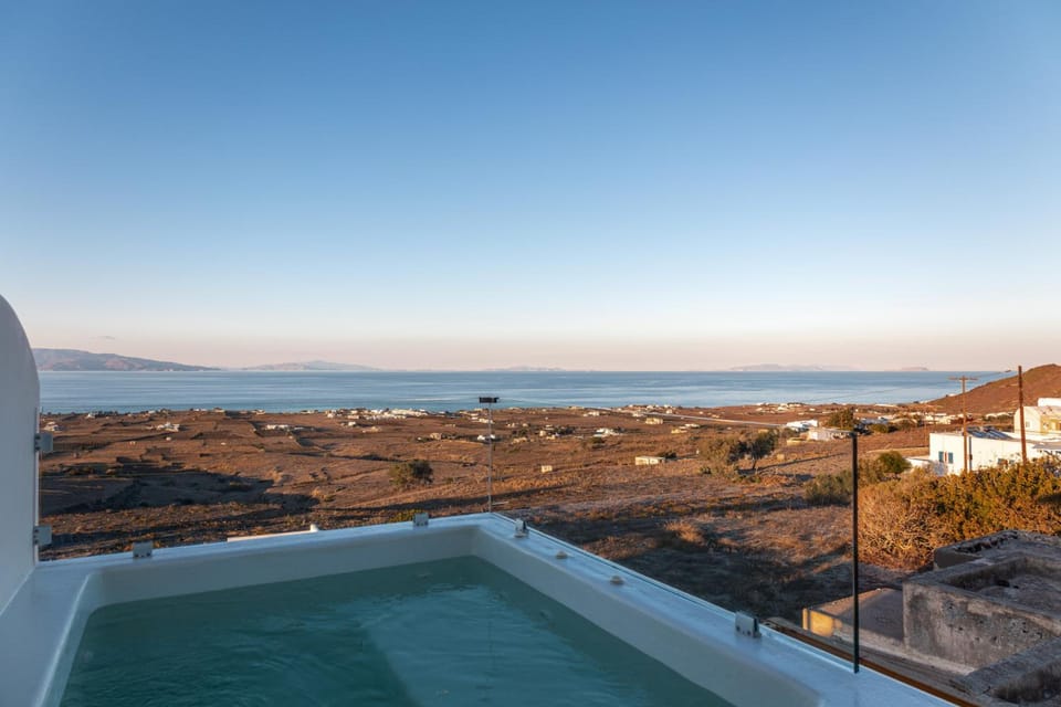 North Wind Luxury Suites Hotel in Oia