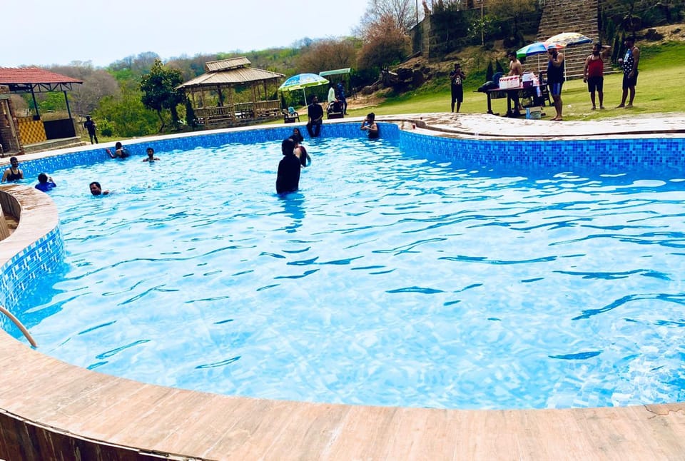Aravali Greens Hotel in Gurugram