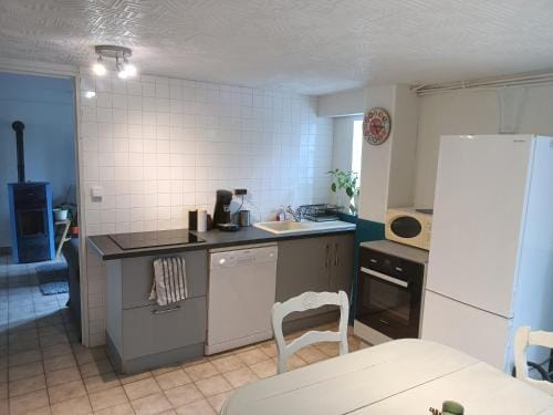 Entre Puy-de-Dome et Correze Appartement pour 4 personnes avec terrasse et jardin Hotel in Auvergne-Rhône-Alpes