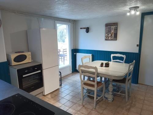 Entre Puy-de-Dome et Correze Appartement pour 4 personnes avec terrasse et jardin Hotel in Auvergne-Rhône-Alpes